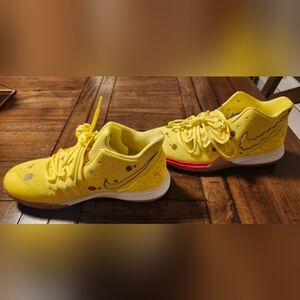Size 7Y - Nike SpongeBob SquarePants x Kyrie 5 SpongeBob